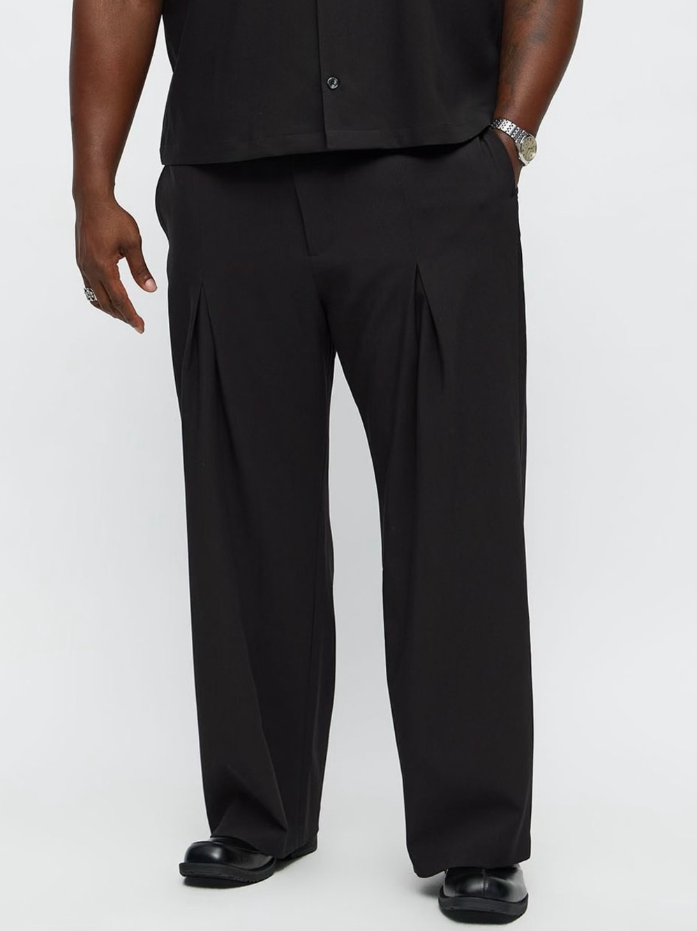 Fashion Nova Black Wide-Leg Pleated Men’s Dress Pants - Picture 3 of 7